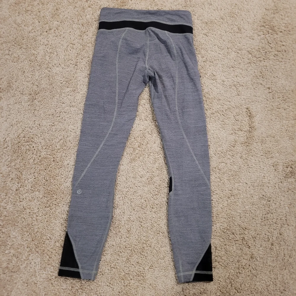 Lululemon Inspire Tight‎ II Heathered  Gray Black Crop Leggings Size 4 Zippers